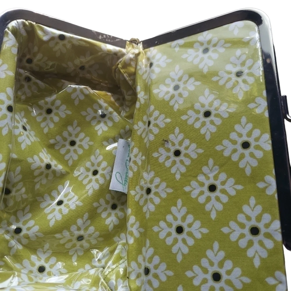 VERA Bradley black and lime‎ green wallet